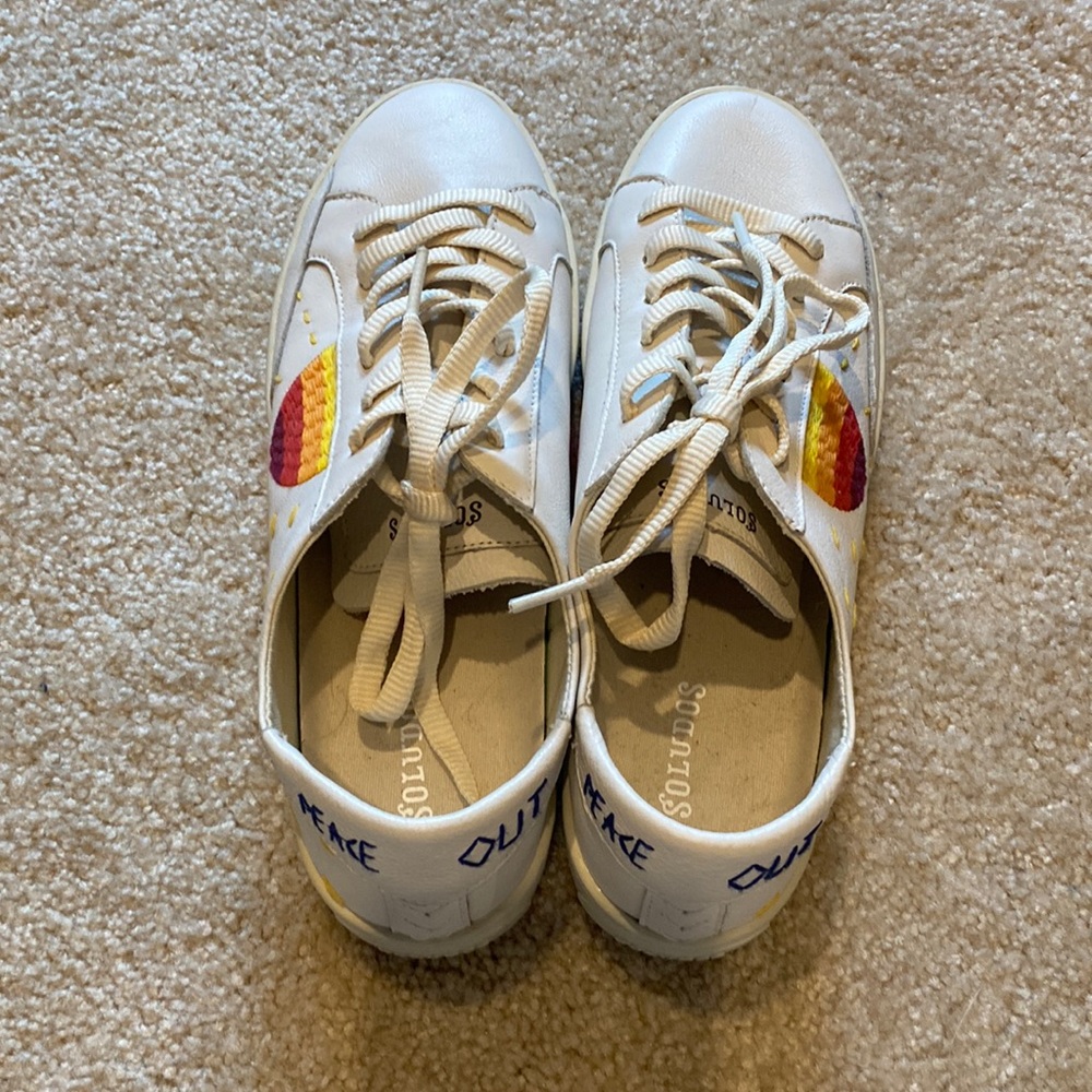 Solid is embroidered peace out ✌🏽 sneaker size 9 never worn